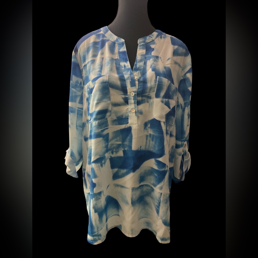 Chico’s Blue and White Abstract Blouse EUC 2